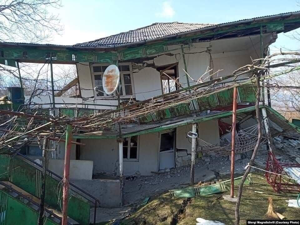 სოფელ ითხვისში  სახლების ნგრევის მიზეზს გეოლოგები იკვლევენ