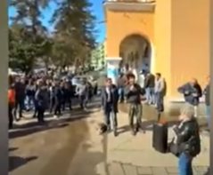 ჭიათურელმა მაღაროელებმა საპროტესტო აქცია გამართეს