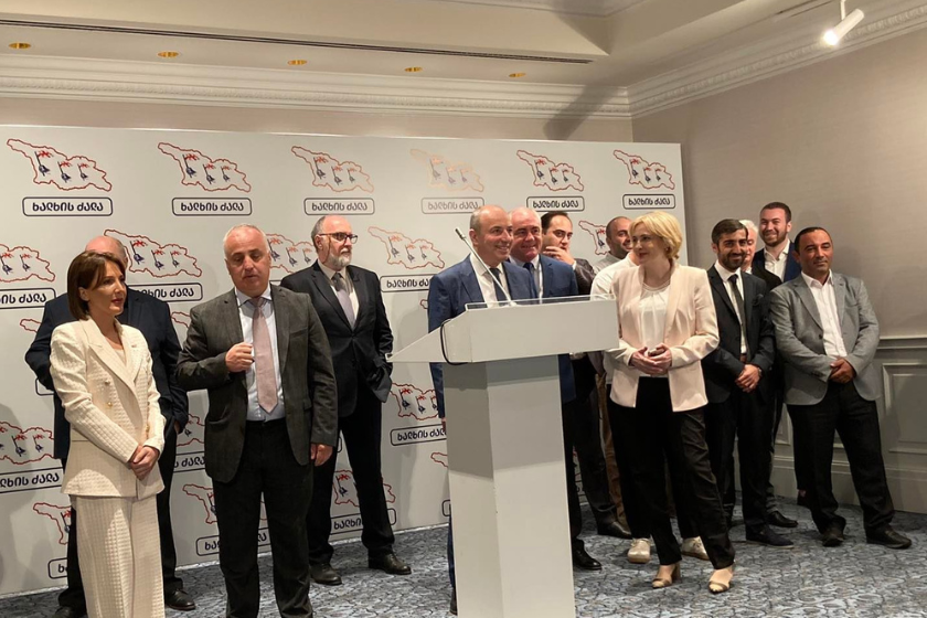 “ქართული ოცნება” კიდევ  5 წევრმა დატოვა – “ხალხის ძალას” დეპუტატები და ექსპერტები შეუერთდნენ
