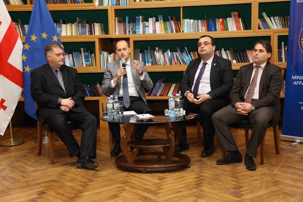 მიხეილ ჯანელიძე ქუთაისში  სტუდენტებს ხვდება