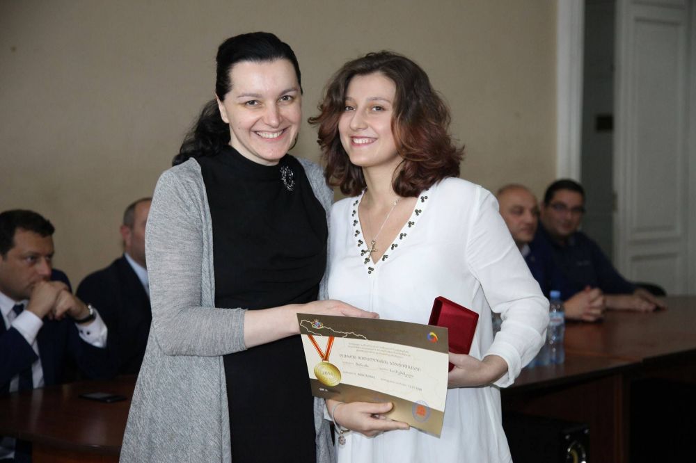 ქუთაისში ოქროს მედალი 132 კურსდამთავრებულს გადაეცა